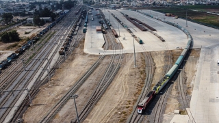 Pakistan’a yardım malzemesi taşıyan beşinci ”İyilik Treni” törenle uğurlandı