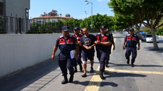 Antalya’da babasını öldürüp annesini ağır yaralayan Rus turist adliyeye sevk edildi