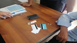 İslahiye’de zabıta ekipleri bulduğu cüzdanı sahibine teslim etti