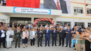 Nizip’te hayırseverin yaptırdığı okul törenle açıldı