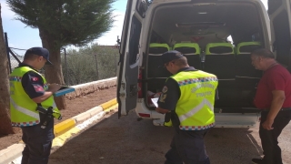 Antalya’da jandarma tarafından servis şoförlerine yönelik denetimler gerçekleştirildi