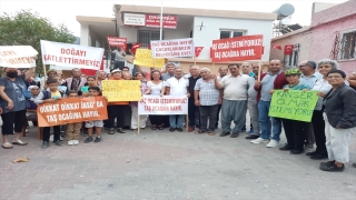 Mersin’de taş ocağı yapılmasını istemeyen mahalle sakinlerinden eylem