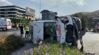 Alanya’da ambulansla kamyonetin çarpıştığı kazada 8 kişi yaralandı