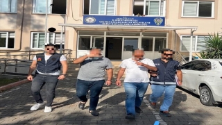 Adana’da göçmen kaçakçılığı iddiasıyla 2 şüpheli tutuklandı