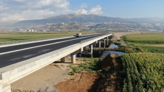 Kahramanmaraş’ta yapımı tamamlanan köprü trafiğe açıldı