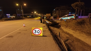 Hatay’da yol kenarına devrilen otomobilin sürücüsü yaralandı