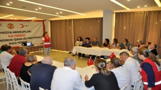 Adana’da gazetecilere ilk yardım eğitimi verildi