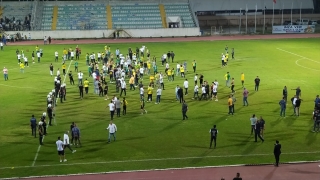 Tarsus İdmanyurduŞanlıurfaspor maçı bitiminde taraftarlar arasında kavga çıktı