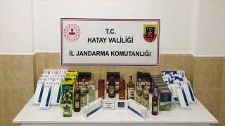 Hatay’da evlerinde kaçak ürünler bulunduran 2 zanlı yakalandı