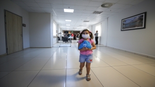 Antalya’da otizmli çocuklardan diyaliz hastalarına ”kum torbası” desteği