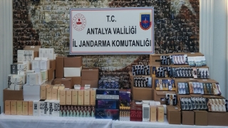 Antalya’da kaçak parfüm ve sigara operasyonunda 2 şüpheli yakalandı