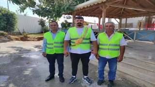 Serik’te jandarma motosiklet sürücülerine reflektif yelek dağıttı