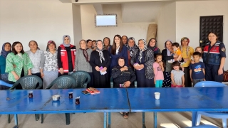 Araban Kaymakamı Kızılkaya kırsalda yaşayan kadınlara KADES’i anlattı