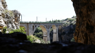 James Bond’un aksiyon sahnelerinin çekildiği tarihi köprü turizme katkı sağlıyor