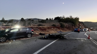 Antalya’da otomobille çarpışan motosikletin sürücüsü yaşamını yitirdi