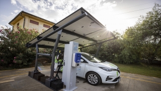 Antalya’da elektrikli araçlar için güneş enerjili otopark ”Solar Carport” geliştirildi