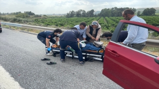 Mersin’de trafik kazasında otomobilde sıkışan sürücü yaralandı