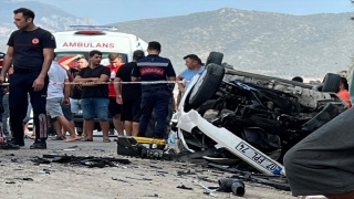 Antalya’da iki otomobilin çarpıştığı kazada 1 kişi öldü, 4 kişi yaralandı