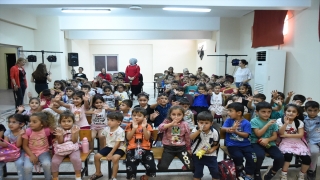 Tarsus’ta öğrenciler tiyatro oyunu izledi