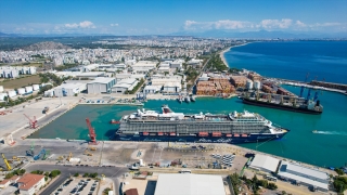 Malta bayraklı lüks yolcu gemisi Mein Schiff 6, Antalya’ya demir attı