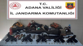Adana’da ruhsatsız 6 silah ele geçirildi, 2 kişi gözaltına alındı