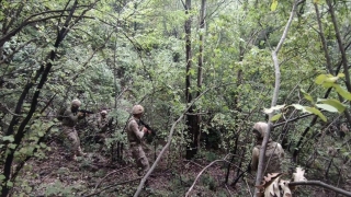 Hatay’da PKK’lı teröristlerin kullandığı iki depoda yaşam malzemeleri bulundu