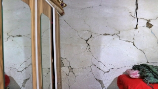 Osmaniye’deki depremde evi hasar gören aile yaşadıklarını anlattı