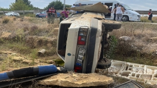 Serik’te iki otomobilin çarpıştığı kazada 3 kişi yaralandı