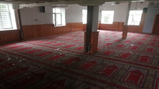 Adana’da yıldırım isabet eden camide hasar oluştu