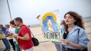 Mersin’de yaşayan Ukraynalılar Rusya’yı protesto etti