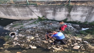 Osmaniye’de boş dere yatağına düşen 2 çocuğu itfaiye kurtardı