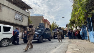 Kahramanmaraş’ta gasp ihbarıyla gittikleri evde silahlı saldırıya uğrayan 3 polis yaralandı