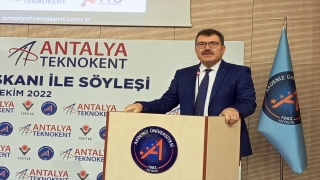 TÜBİTAK Başkanı Mandal, Akdeniz Üniversitesinde öğrencilerle buluştu: