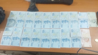 Hatay’da sahte para ve uyuşturucu bulunduran 2 zanlı yakalandı