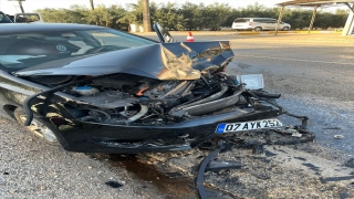 Antalya’da iki otomobilin çarpışması sonucu 1 kişi yaralandı