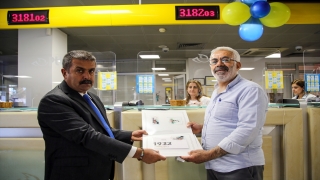 Adana’da PTT’den müşterisine kuruluş yıl dönümü hediyesi
