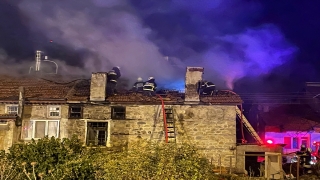 Isparta’da evde çıkan yangında 3 kişi dumandan etkilendi