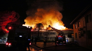 Antalya’da okulun çatı katında çıkan yangın söndürüldü