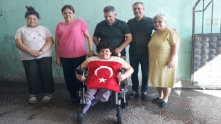 Mersin’de tekerlekli sandalyesi bozulan engelli öğrenciye hayırseverlerden destek