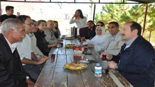 Mersin Valisi Pehlivan’dan vatandaşlara çay ikramı