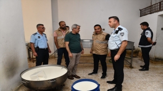 Mersin’de peynir üreten ruhsatsız iş yeri mühürlendi