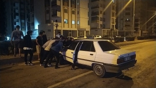 Adana’da iki otomobilin çarpıştığı kazada 3 kişi yaralandı