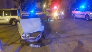 Osmaniye’de otomobille polis aracının çarpışması sonucu 3 kişi yaralandı