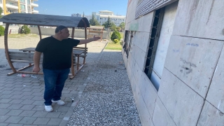 Adana’da cemevinin duvarına ve bahçesindeki banka zarar verildi