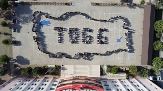 Osmaniye’de öğrencilerden ”TOGG” yazısı ve ”ay yıldız” koreografisi