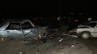 Mersin’de 2 otomobilin çarpıştığı kazada 2 kişi öldü, 5 kişi yaralandı