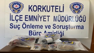 Antalya’da ”dur” ihtarına uymayan araçta uyuşturucu ele geçirildi