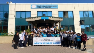 Adana’da öğrencilere diyabet hastalığı anlatıldı