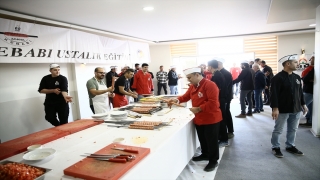 Tescilli Adana kebabının yapımını öğrenen ustalar sertifikalarını aldı