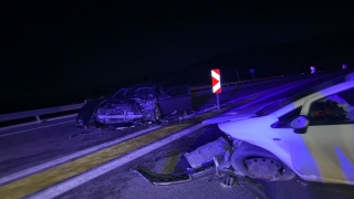 Antalya’da 2 otomobilin çarpıştığı kazada 6 kişi yaralandı